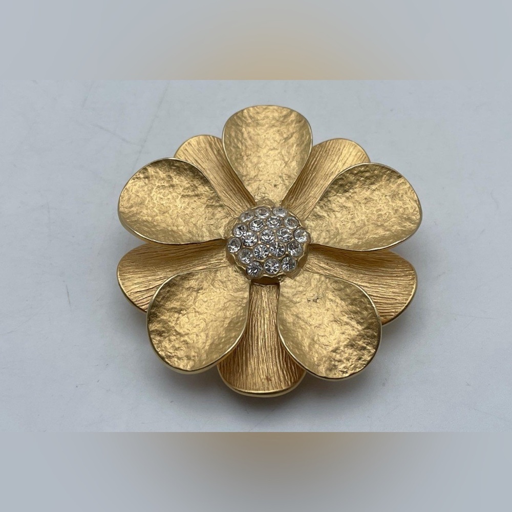 Men’s Flower Brooch Pin- Premier Designs Rhinestone Pendant Texture Gold tone